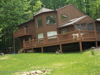 323 Navaho Dr, Hazleton, PA 18202