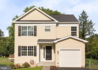 14 S Locust St, Round Hill, VA 20141