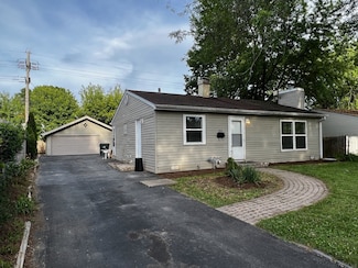 25 Alameda Dr, Carpentersville, IL 60110