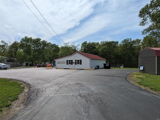 705 Burks Rd, Farmington, MO 63640