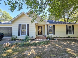 121 Raintree Dr, Paducah, KY 42001