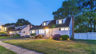 6 Pompano Ln, Massapequa Park, NY 11762