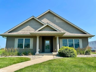 1929 Jewel Dr, Grinnell, IA 50112