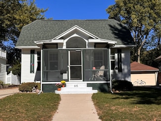 815 E Fellows St, Dixon, IL 61021