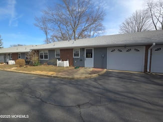 529B Portsmouth Dr, Lakewood, NJ 08701