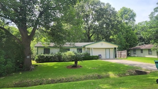 8325 Lawrence Dr, Beaumont, TX 77708
