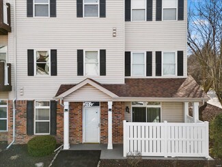 1275 Gardens Circle Dr Unit J, Saint Louis, MO 63125