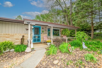 4913 Ridge Rd, Stevensville, MI 49127