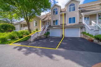 9 Canary Ct, West Warwick, RI 02893