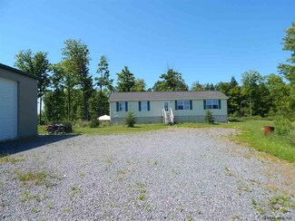 498 Lynk St, Sprakers, NY 12166