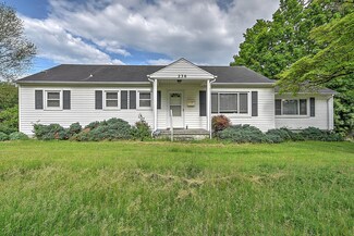 135 Robin Cir, Bristol, VA 24202