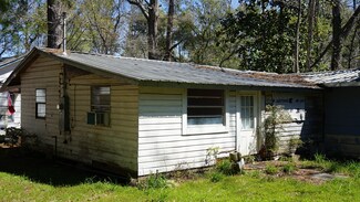 529 5th St, Chipley, FL 32428