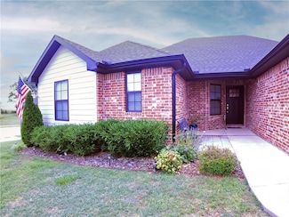 2200 N Hope Loop, Siloam Springs, AR 72761