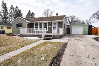 923 Elm St S, Moorhead, MN 56560