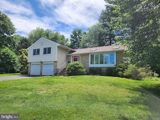3 Vanderveer Dr, Lawrence Township, NJ 08648