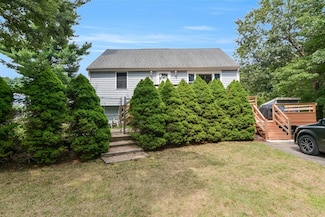4 Lazy Ln, Norton, MA 02766