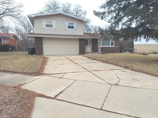 401 N Pleasant Dr, Glenwood, IL 60425