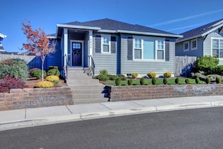 3835 Creek Mont Dr, Medford, OR 97504