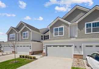 1802 Salt Springs Dr, Saline, MI 48176