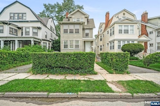 281 S Burnett St, East Orange, NJ 07018