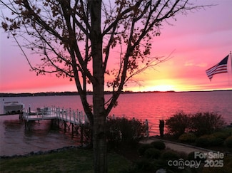 217 Westpaces Rd, Mooresville, NC 28117