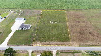 817 Bayou To Bayou Rd, New Iberia, LA 70563