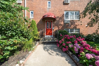 179 Drake Ave, New Rochelle, NY 10805