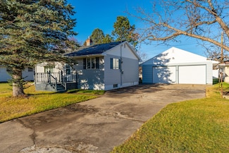 31 Garden Cr, Babbitt, MN 55706