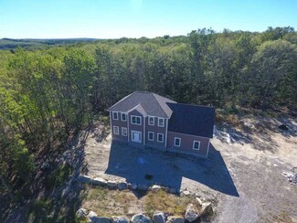 12 Carlton St, Cranston, RI 02910