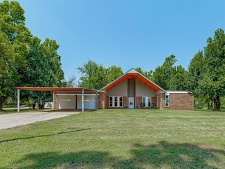 613 N Czech Hall Rd, Tuttle, OK 73089