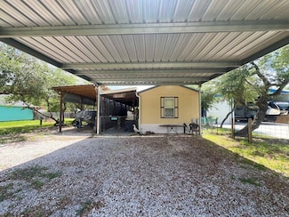 716 N Kossuth St, Rockport, TX 78382
