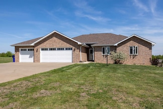 10500 Black Walnut Ct, Peosta, IA 52068