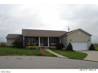 14 Pleasant View Dr, Mineral Wells, WV 26150