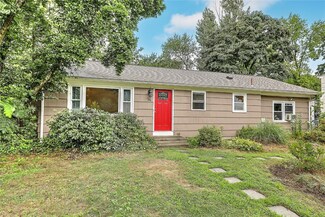 96 Redland Ave, Rumford, RI 02916