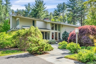 39 Old Farm Rd, Concord, MA 01742