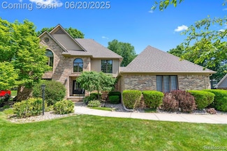 1484 Kings Pointe Rd, Grand Blanc, MI 48439