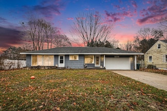 5230 Wickham Dr, Norton Shores, MI 49441