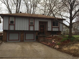 607 S 6th St, Edwardsville, KS 66111