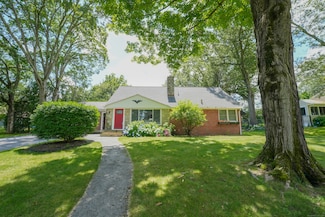 70 Oakridge Rd, Waterbury, CT 06706