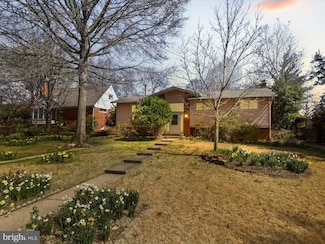 905 Peele Place, Alexandria, VA 22304