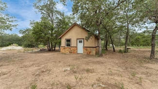 499 Bridgestone Ct, Lockhart, TX 78644