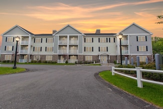21 Messenger St Unit 102, Plainville, MA 02762