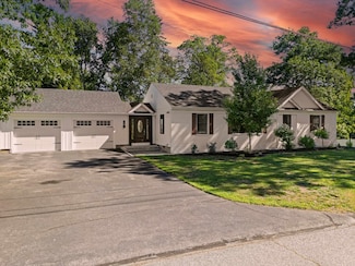 10 Irving St, Salem, NH 03079