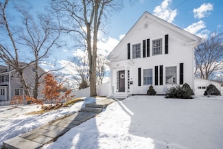 43 Village St, Reading, MA 01867