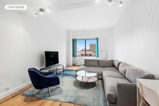 393 W 49th St Unit 6P, New York, NY 10019