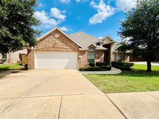 11 Beechcreek Dr, Fort Worth, TX 76134