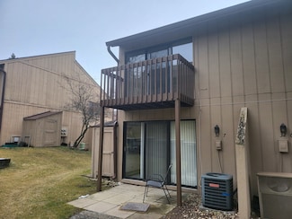 32 Montego Colony Unit 7, Fox Lake, IL 60020