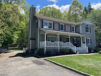 16 Oak Ln, Randolph, NJ 07869