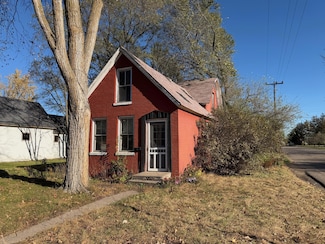 317 5th St SW, Little Falls, MN 56345