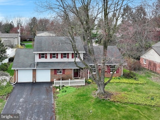 1917 Larchmont Ln, Lancaster, PA 17601
